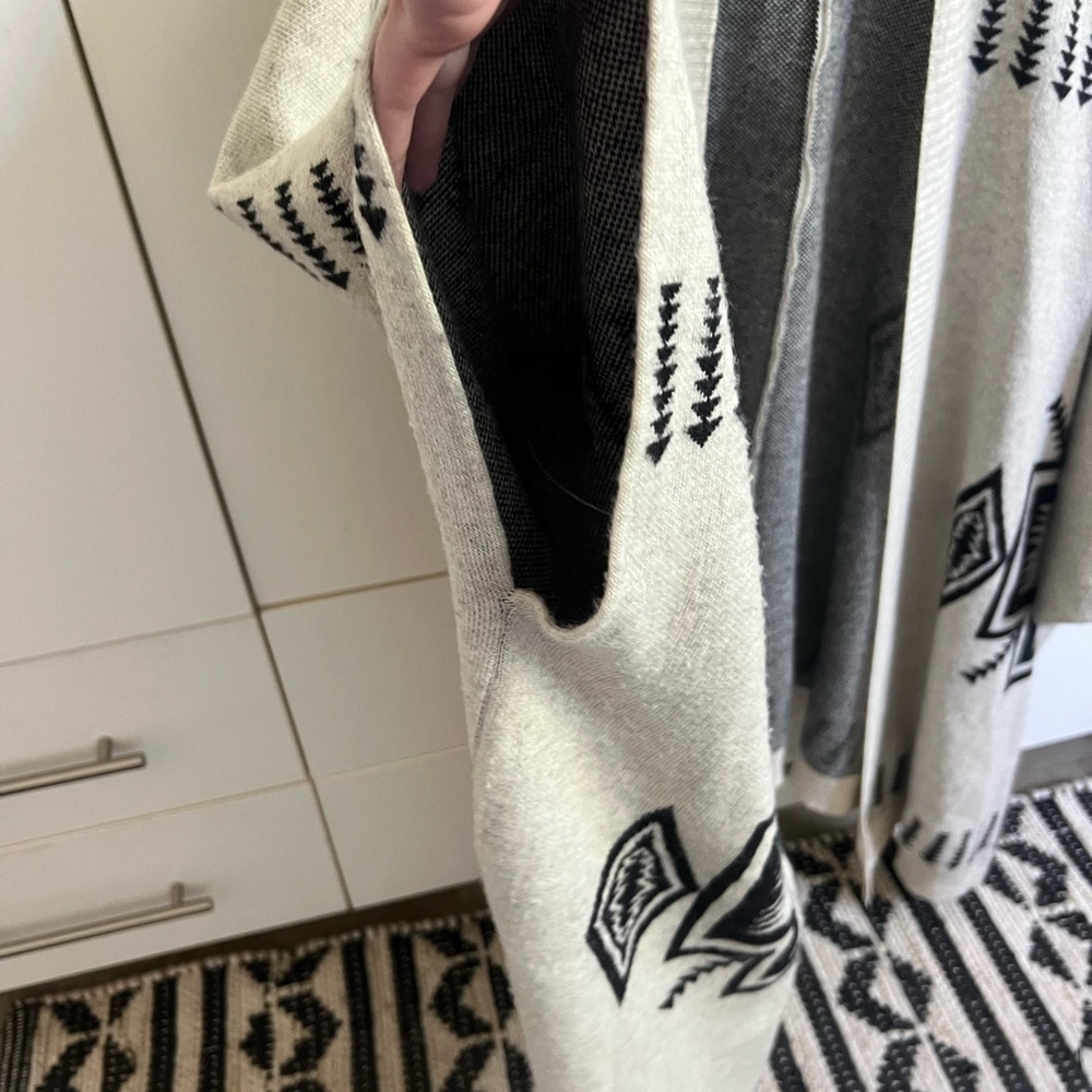 Chasor Cream & Gray Patterned Women's Sweater - Picture 4 of 11